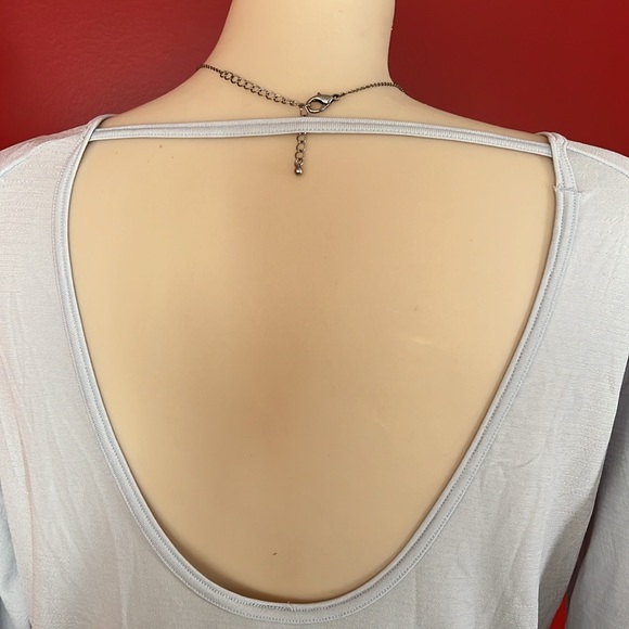 BNWOT light gray scoop neck Under Armour heat gear - Picture 8 of 14
